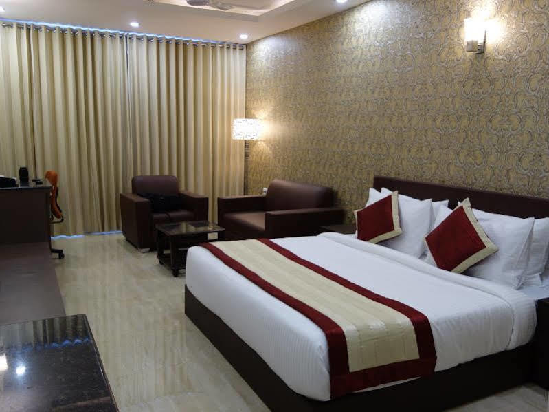 Imperial Clarks Inn Dehradun Extérieur photo